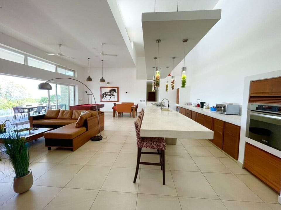 V16b Casa la Roca  · Black Infinity Pool, Jacuzzi & Ocean View Villa (333)