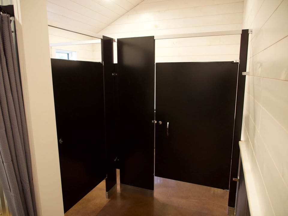 Toilet stalls