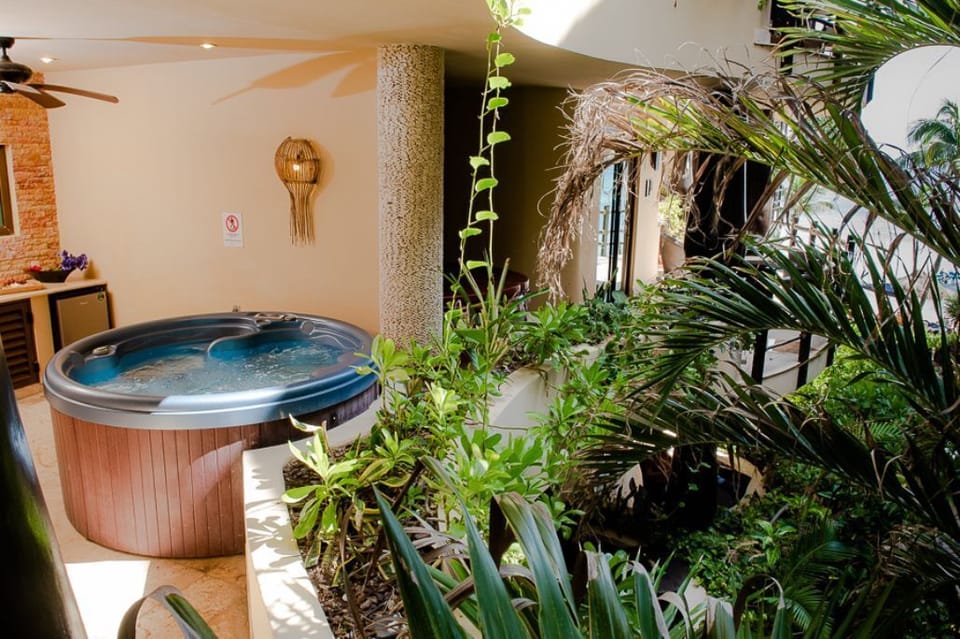 Outdoor spa tub