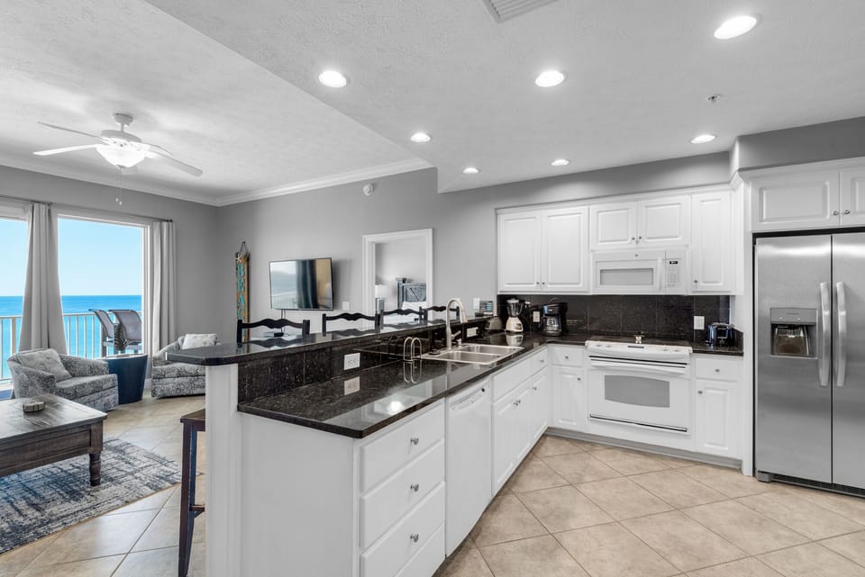Condo, Multiple Beds, Pool Access | Private kitchen | Fridge, microwave, oven, stovetop