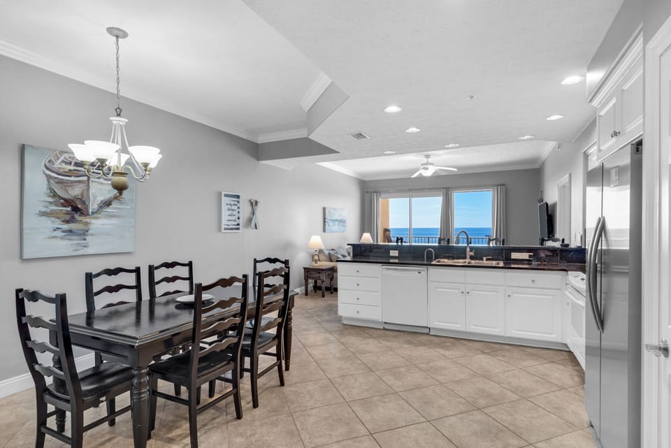 Condo, Multiple Beds, Pool Access | Dining