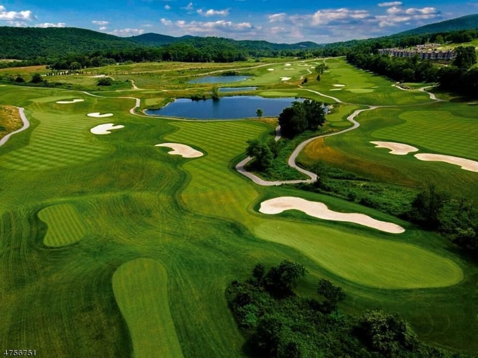 There are so many amazing golf courses only a few miles away