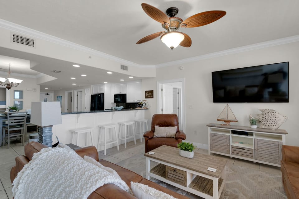 Condo, Multiple Beds, Pool Access | Living area