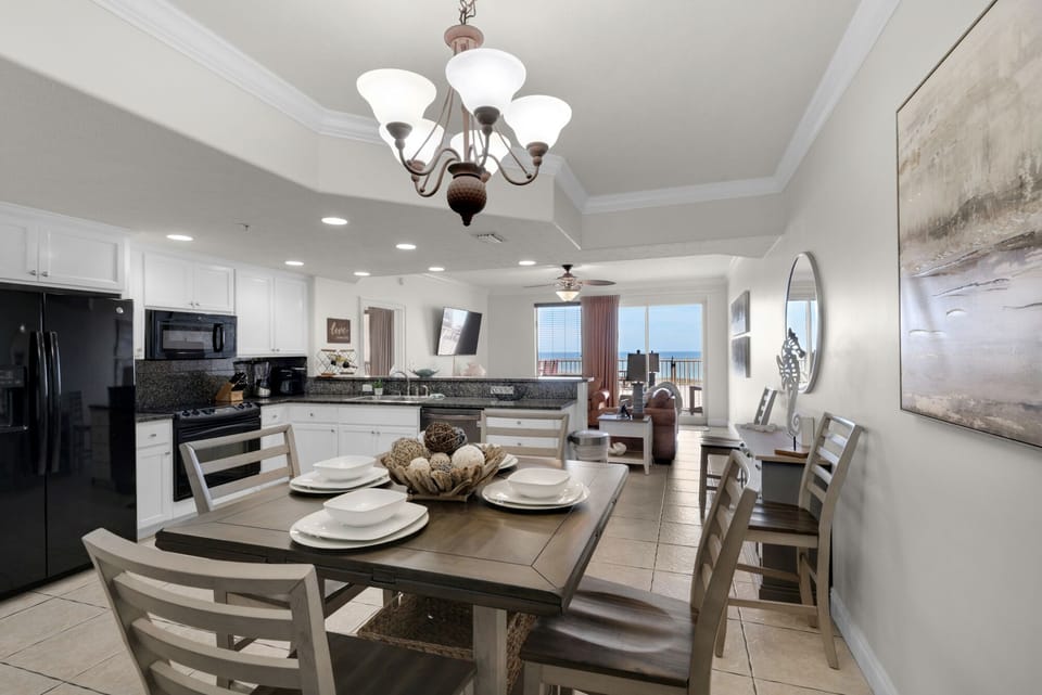 Condo, Multiple Beds, Pool Access | Dining