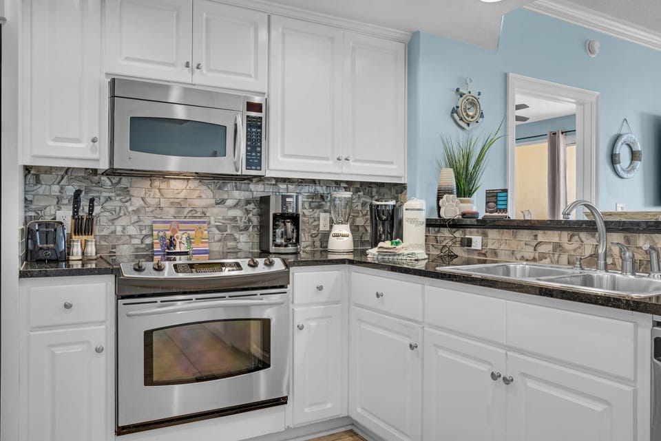 Condo, Multiple Beds, Pool Access | Private kitchen | Coffee/tea maker, fridge, microwave, oven