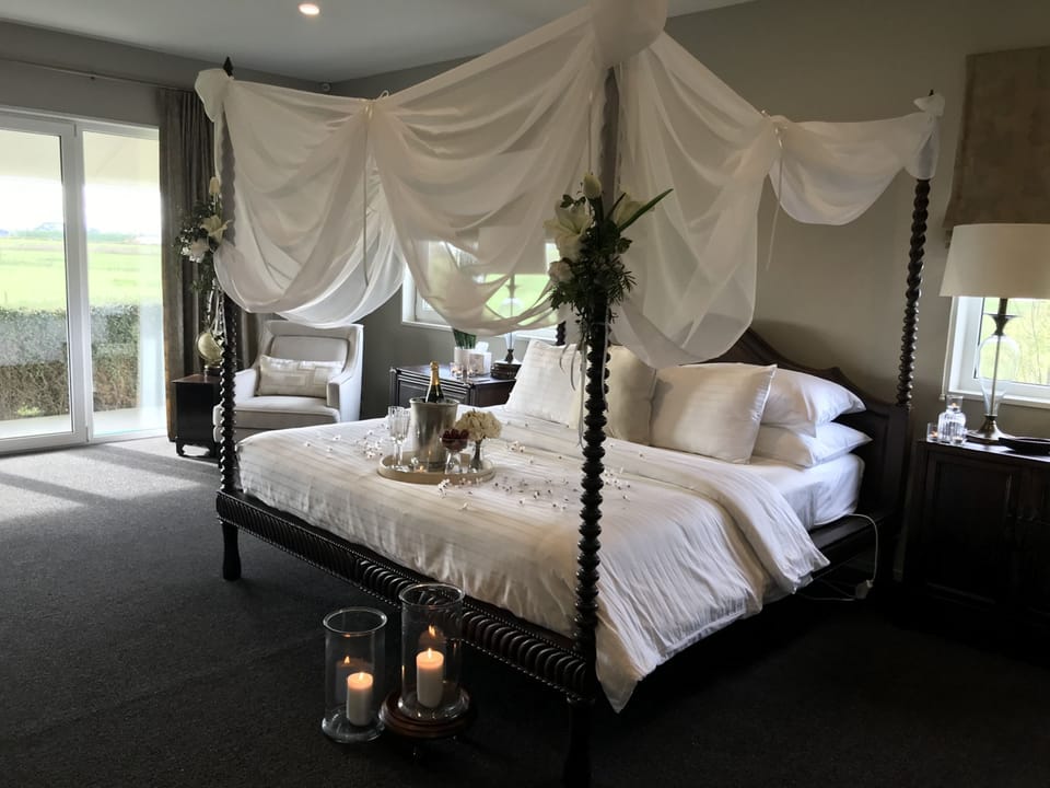 The Oxford Suite | Iron/ironing board (on request), WiFi (free), bed sheets