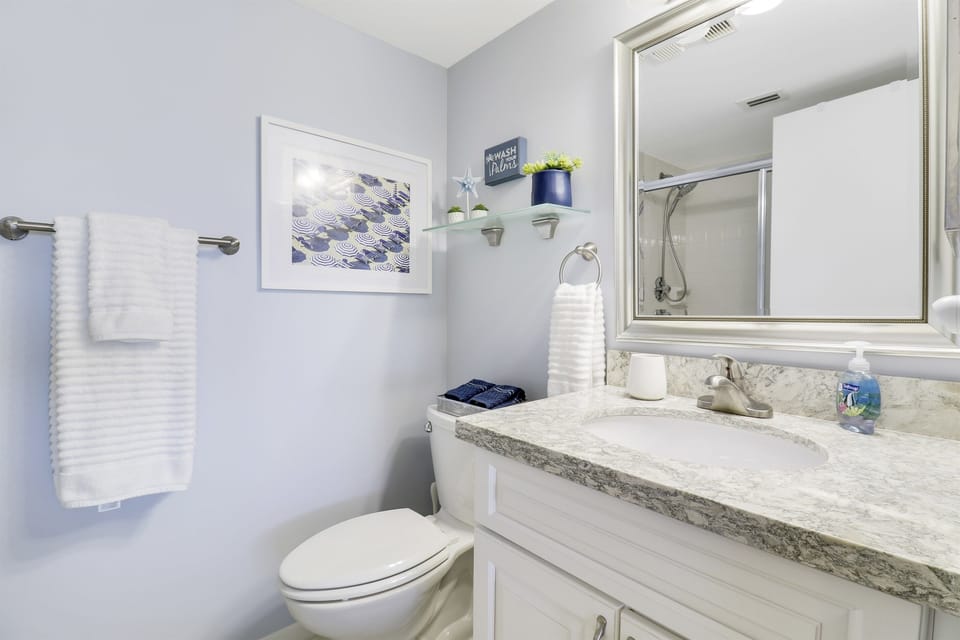 King En-suite with stand up shower