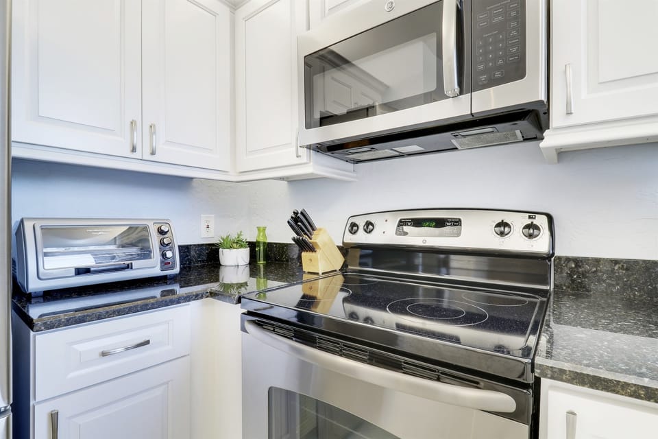 Prepare breakfast, have a snack in your fully stocked kitchen