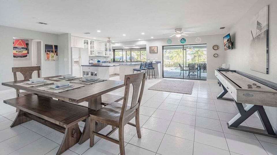 Dining Space with Seating for Six