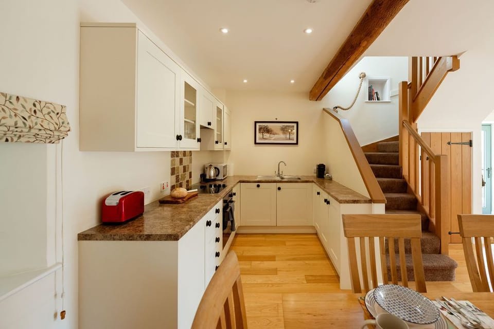 Will's Cottage Kitchen - StayCotswold