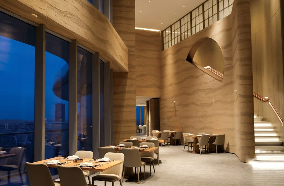 5 restaurants; breakfast, lunch, dinner, and brunch served