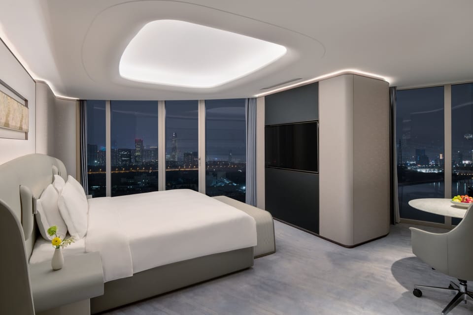 Premium bedding, down comforters, minibar (some free items)