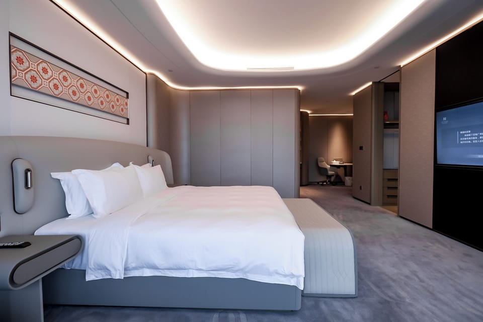 Premium bedding, down comforters, free minibar items, in-room safe