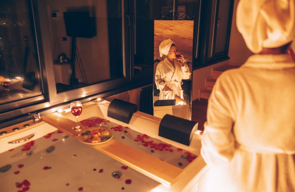 PANDORA | In-room dining