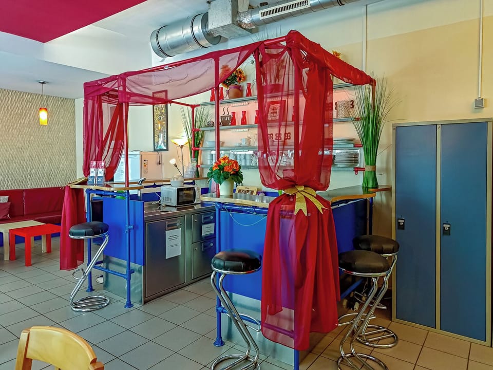 Lobby lounge