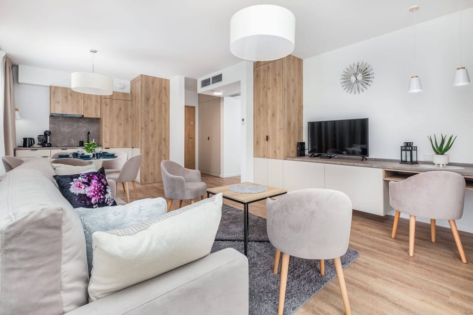 Spacious living room with full equipment. 