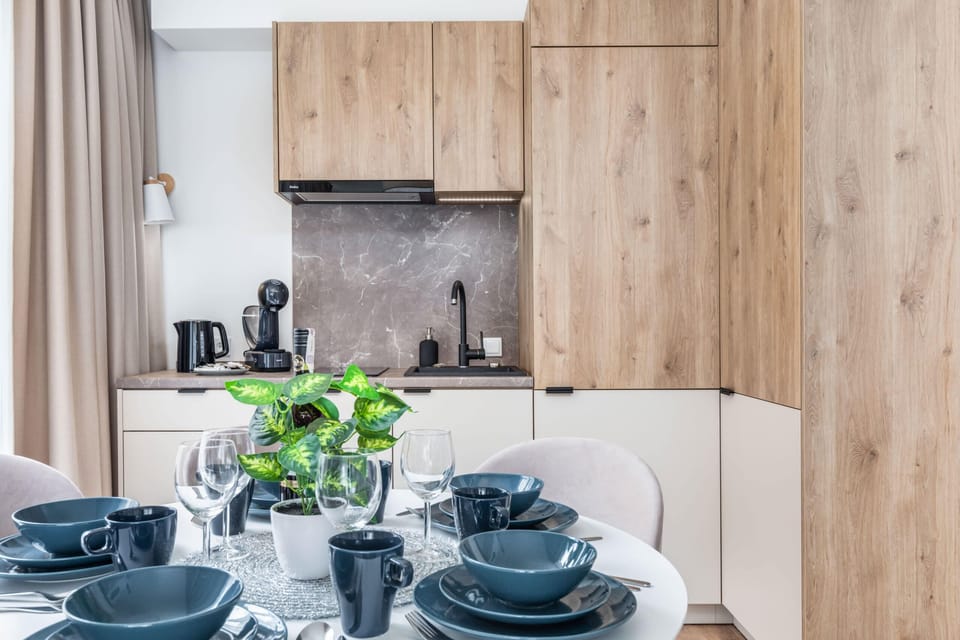Modern, fully equipped kitchenette. 