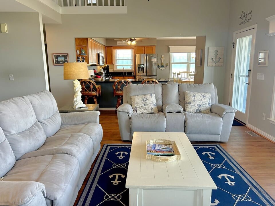 Living Room 
.12.25 JR