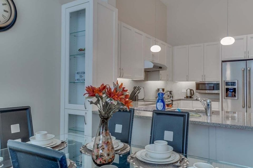 Apartment, 2 Bedrooms | Dining