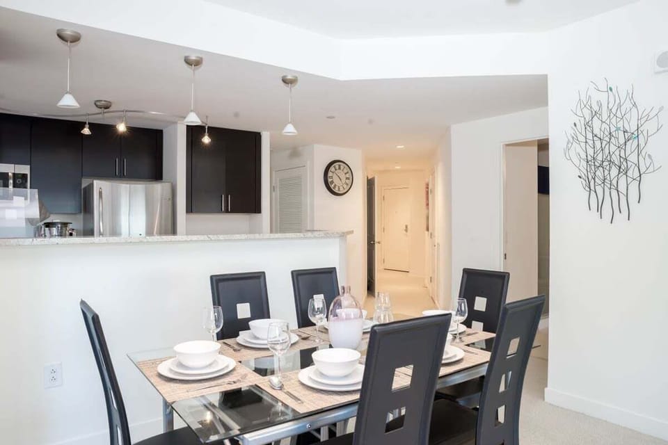 Apartment, 2 Bedrooms | Dining