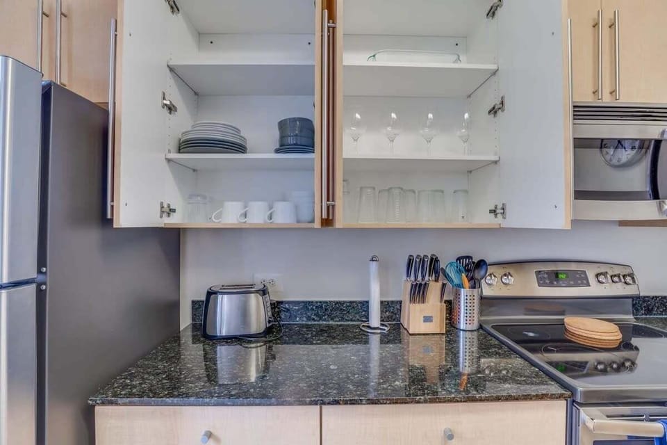 Apartment, 2 Bedrooms | Private kitchen | Coffee/tea maker, fridge, oven, toaster