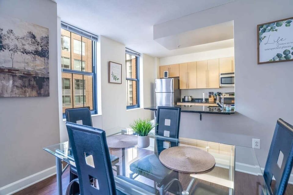 Apartment, 2 Bedrooms | Dining
