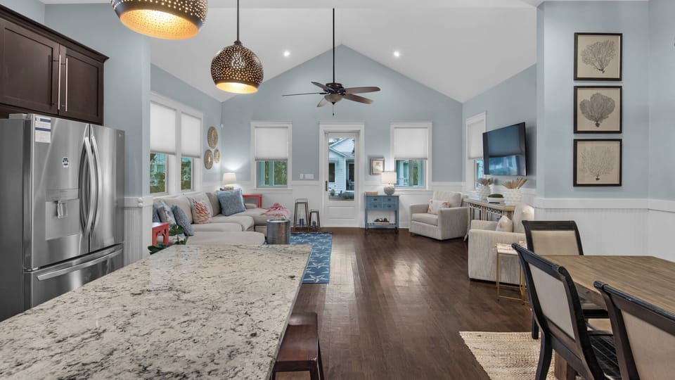 Green Flag Day - Kitchen, Dining & Living area