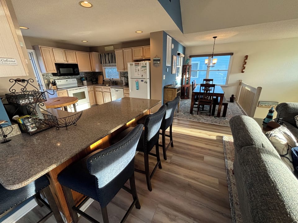 Comfy seating for 4 at kitchen island. Spacious area great for remote work.