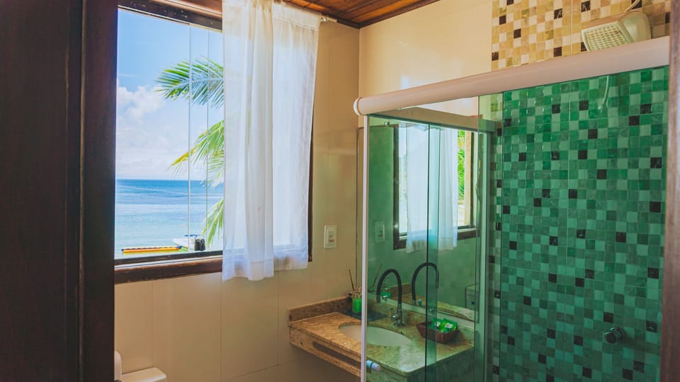 Panoramic Room | Bathroom | Shower, hair dryer, towels, soap