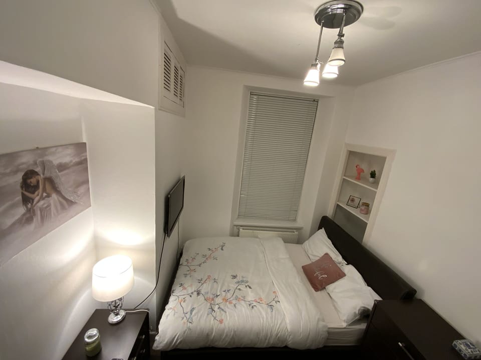 Apartment - Sleeps2 - City Centre - Parking - Yard Apartment in Aberdeen