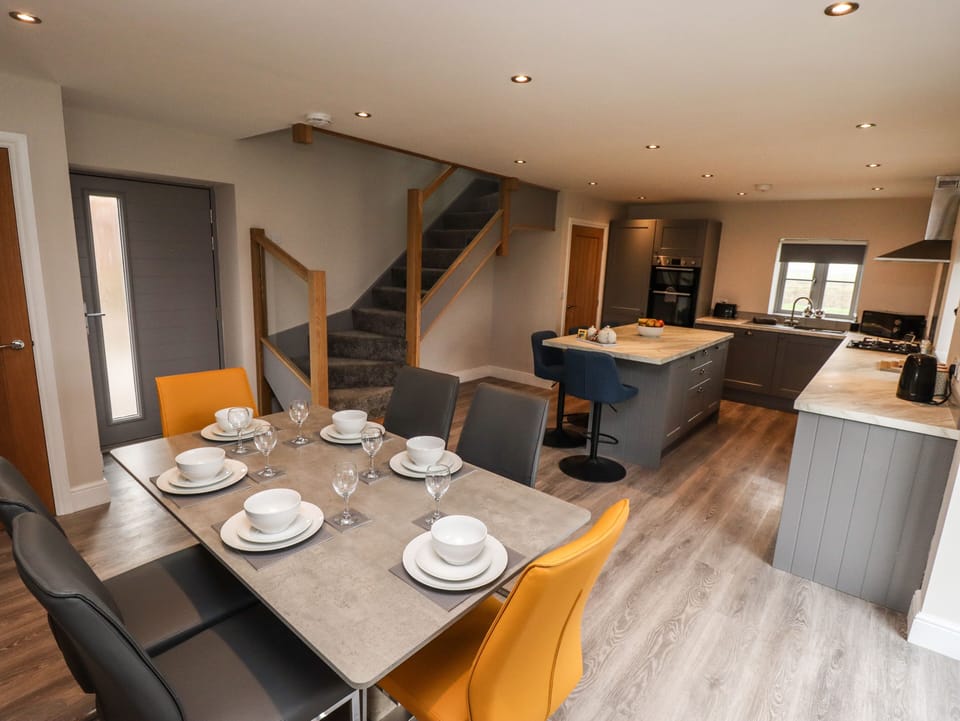 Cottage | Private kitchen | Fridge, microwave, dishwasher, electric kettle