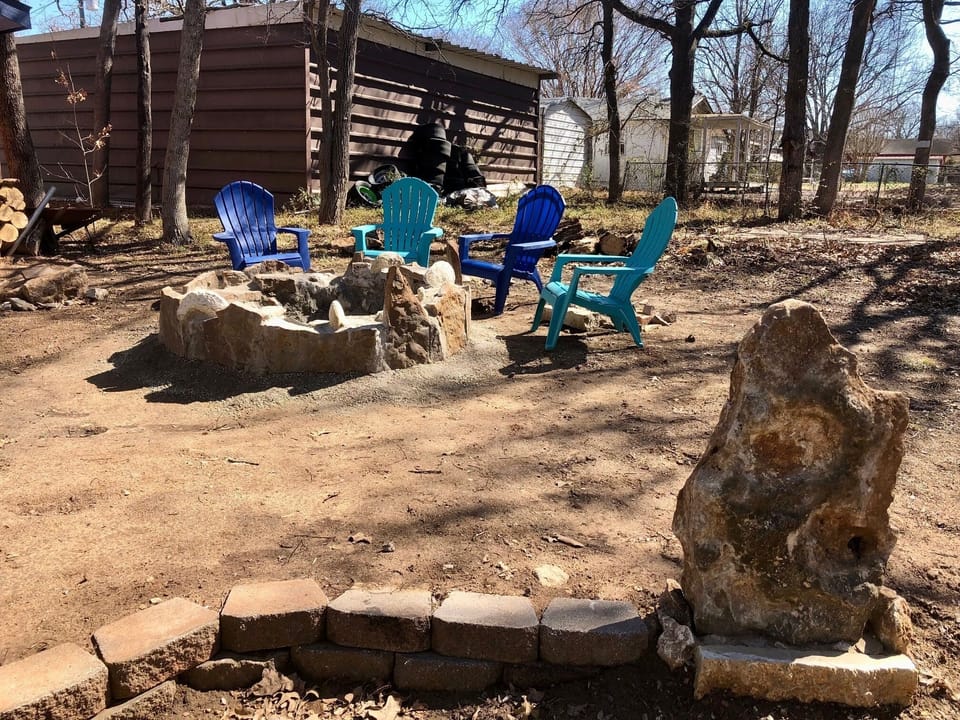 Fire pit area, lots of fun outdoor living area. Picnic table, horseshoe pit, +