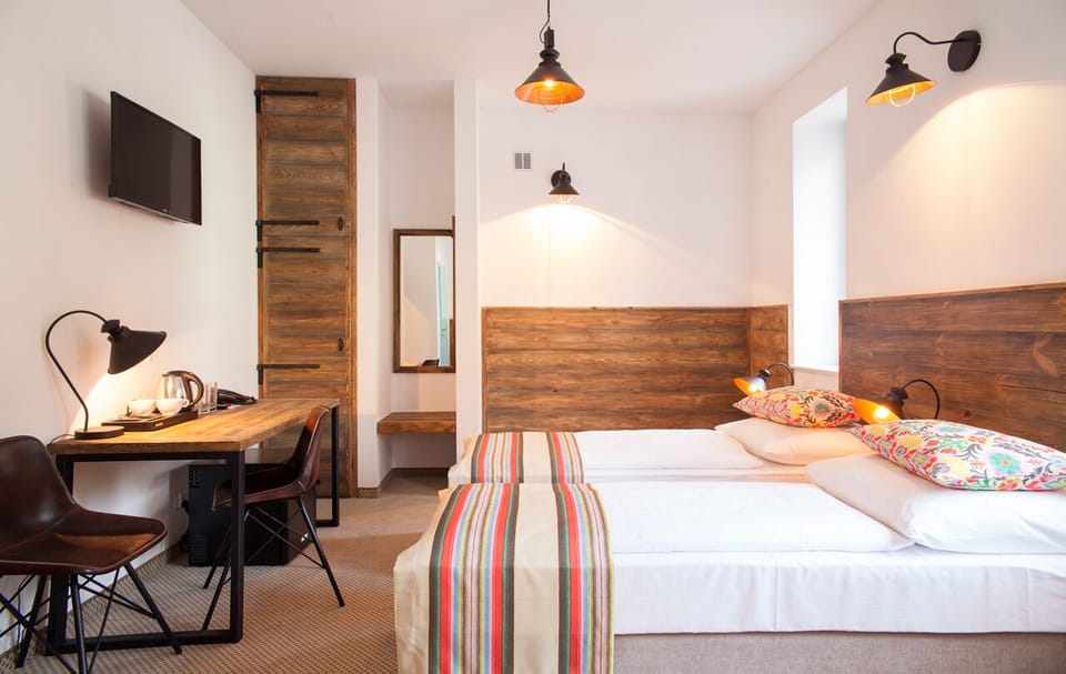 Family Triple Room | Desk, laptop workspace, free WiFi, bed sheets