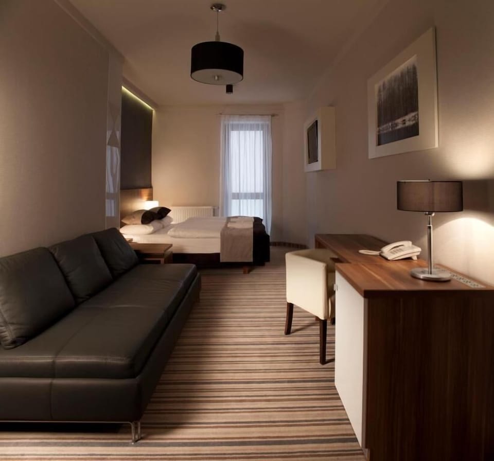 Deluxe Double or Twin Room | Desk, laptop workspace, free WiFi, bed sheets