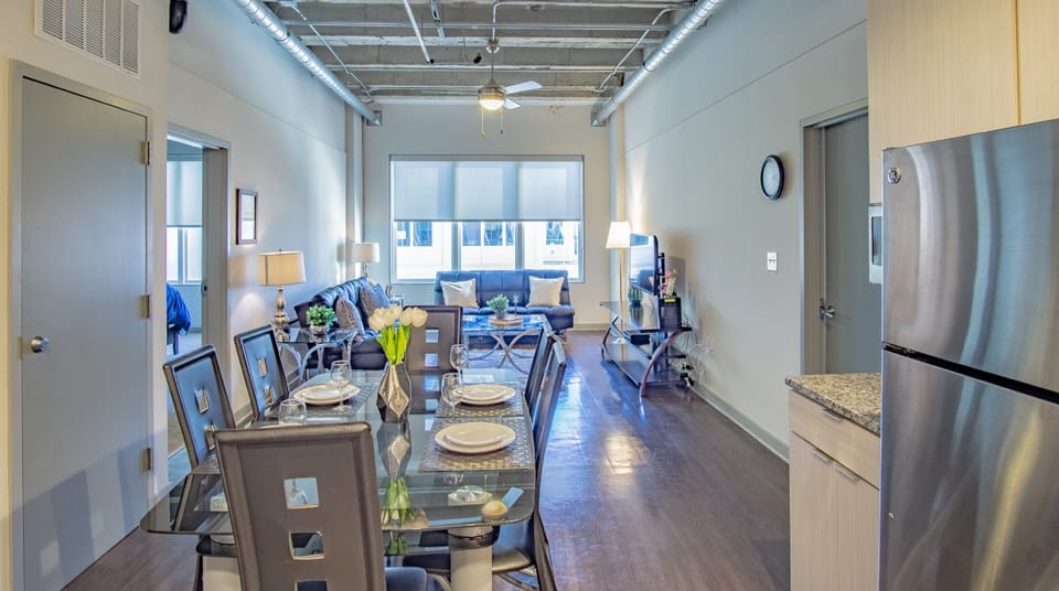 Apartment, 2 Bedrooms | Dining
