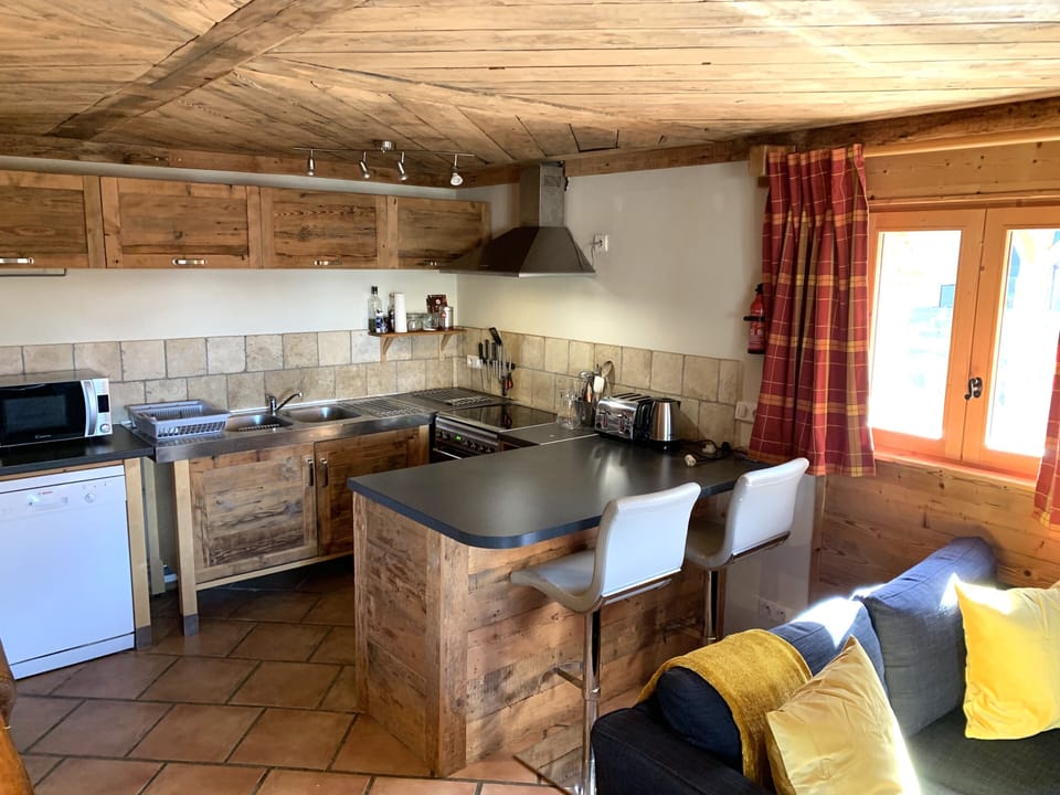 Kitchen / Bar