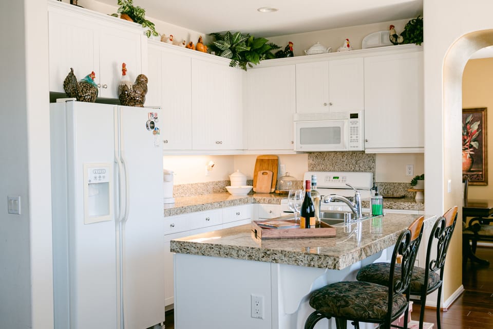 Fully stocked kitchen with all the important appliances. 