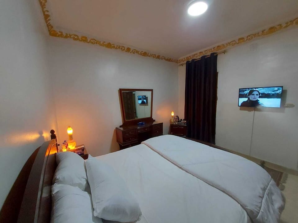 Egyptian cotton sheets, premium bedding, pillowtop beds, free minibar