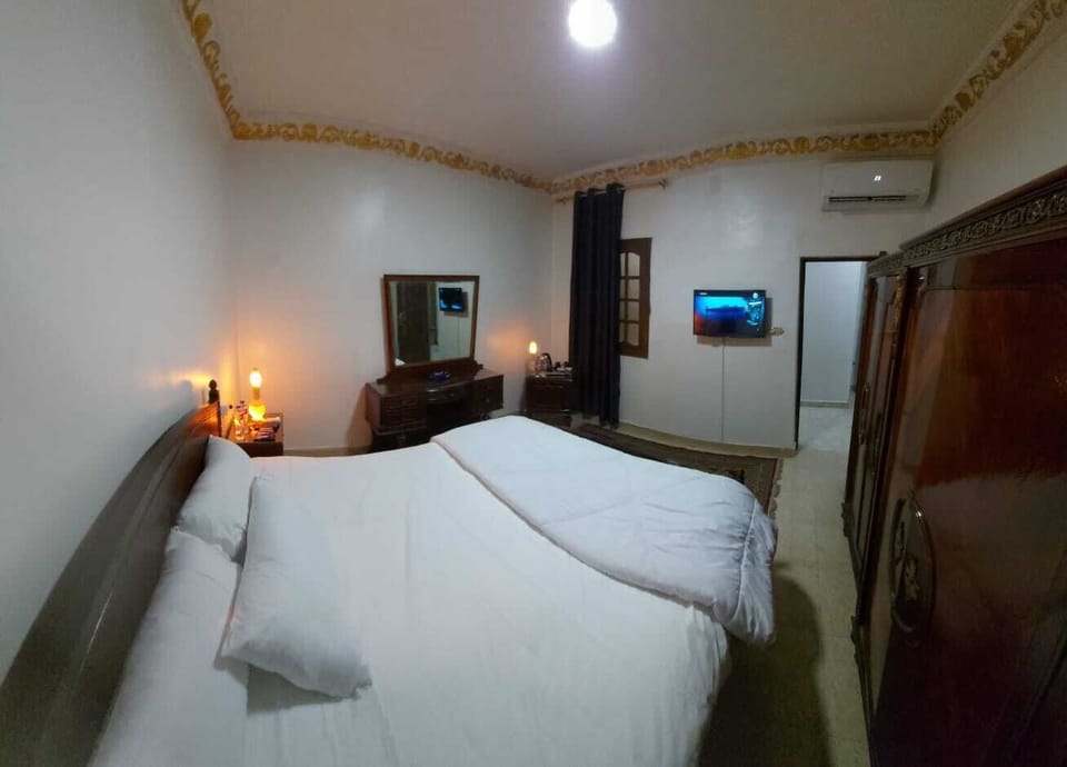 Egyptian cotton sheets, premium bedding, pillowtop beds, free minibar