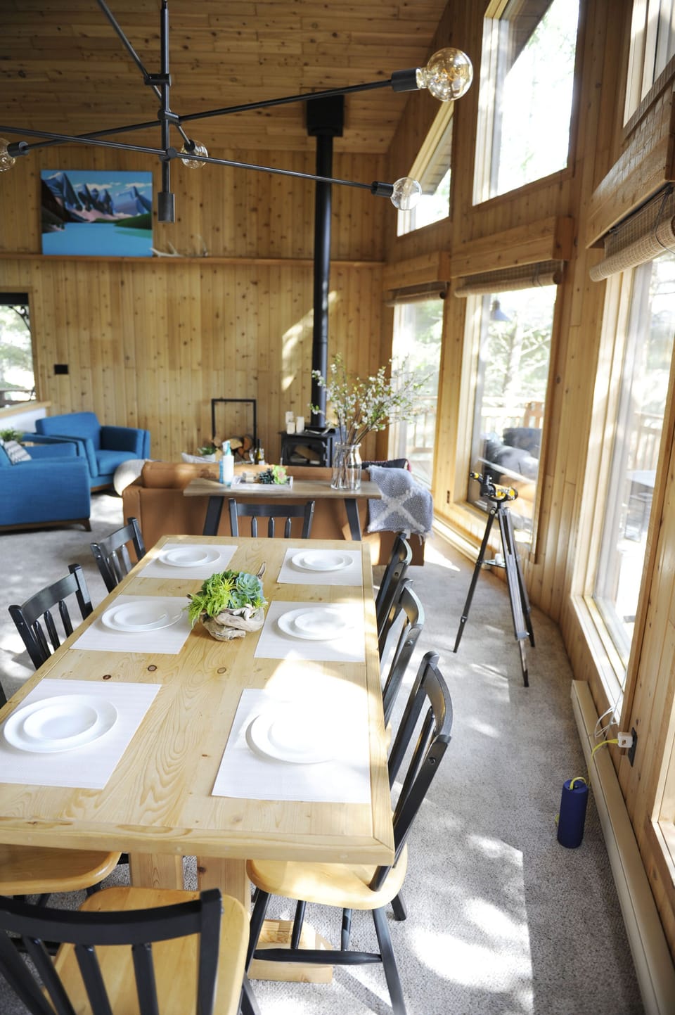 Large dining table, can easily fit 8 people