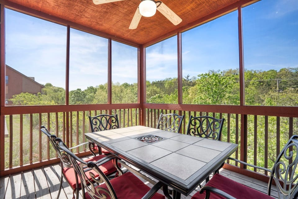Private, Screened Balcony