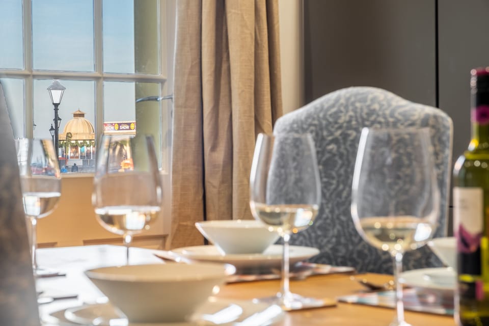 Ground floor: You can even see the Pier from here!