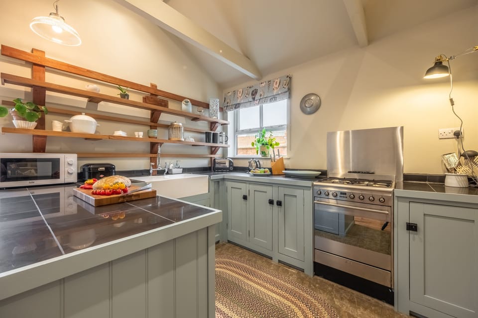 Ground floor: Well-equipped kitchen
