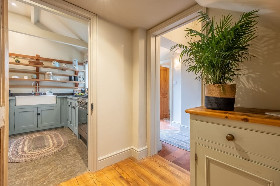Ground floor: Entrance hall through to kitchen
