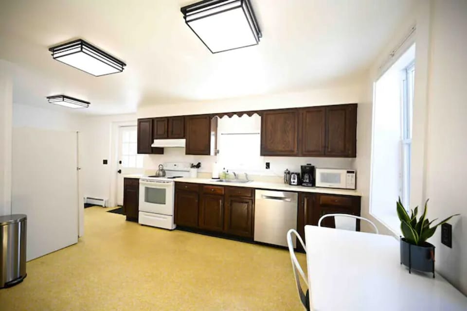Fully Outfitted Kitchen: 1st Floor