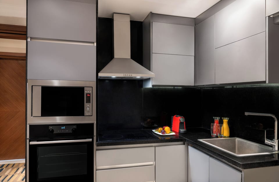 Royal Suite, 2 Double Beds | Private kitchenette | Eco-friendly cleaning products
