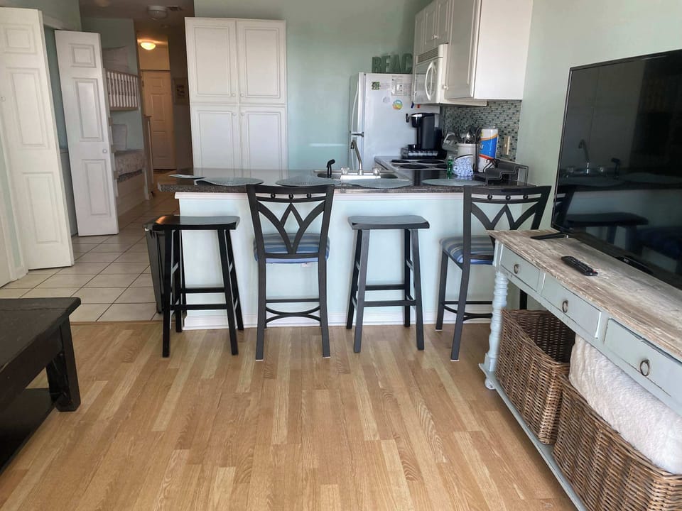 Kitchen Bar Area