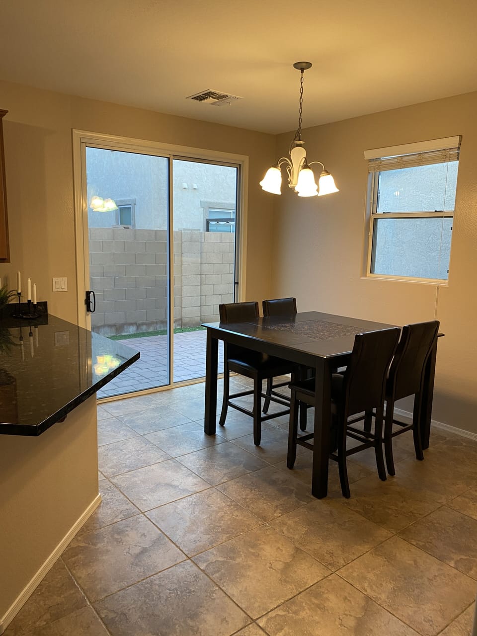 Dinning area next to kitchen
