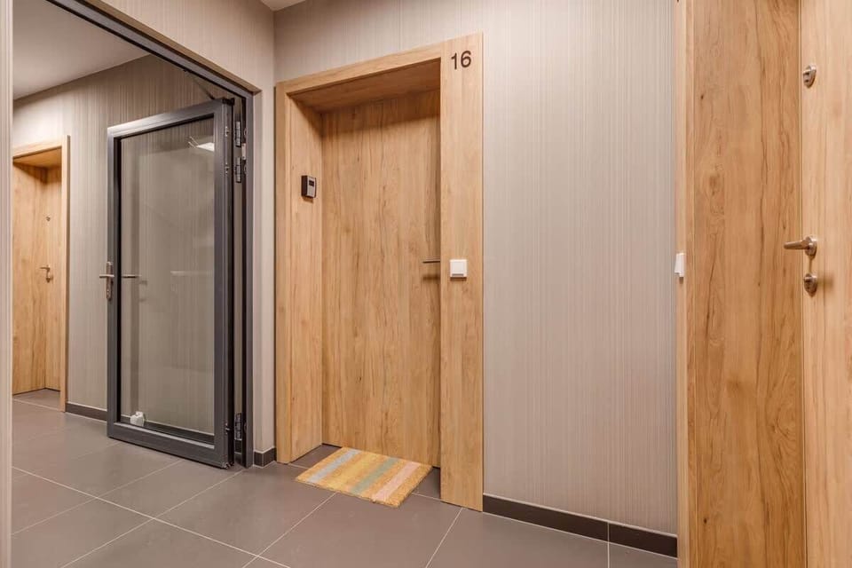 Entrance to the apartment.