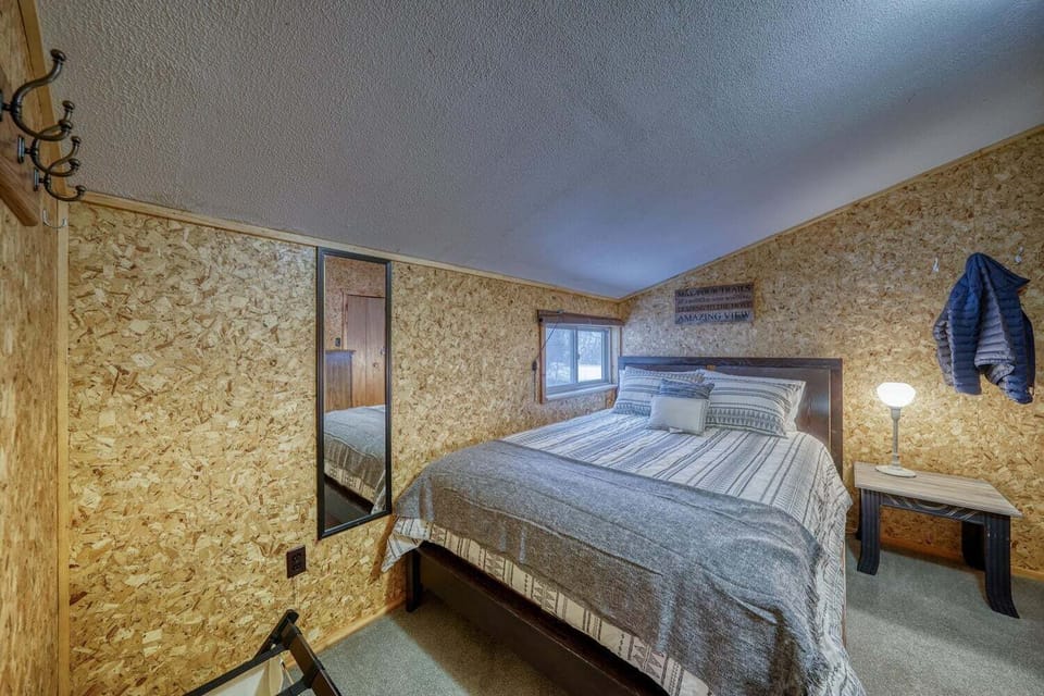 Upstairs Queen Bedroom